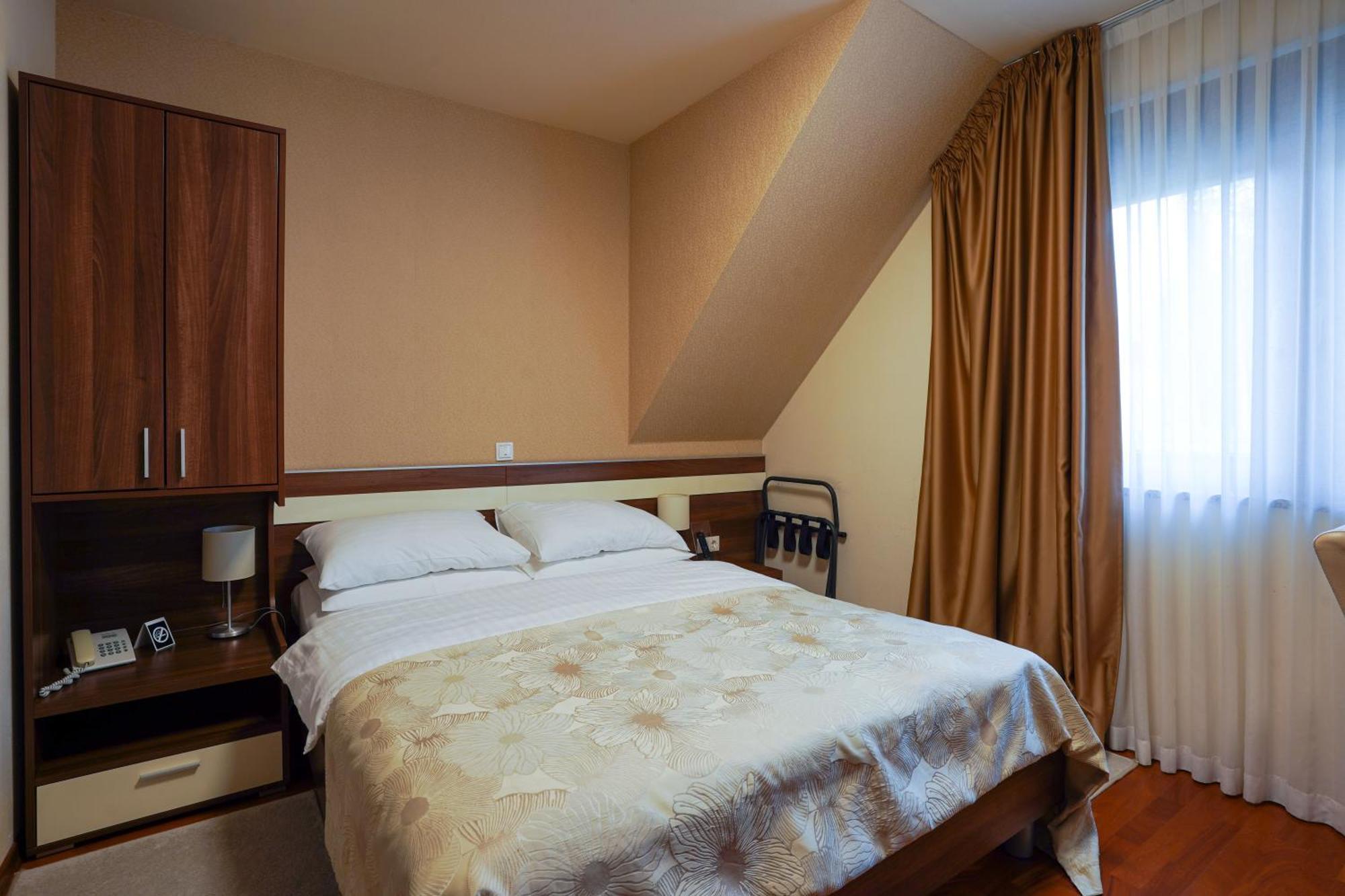 Hotel Degenija Selište Drežničko Zewnętrze zdjęcie