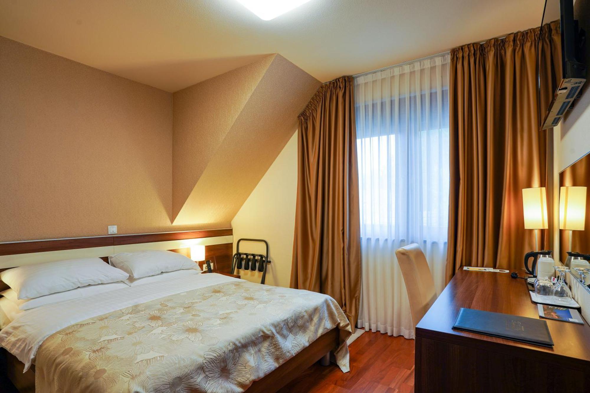 Hotel Degenija Selište Drežničko Zewnętrze zdjęcie