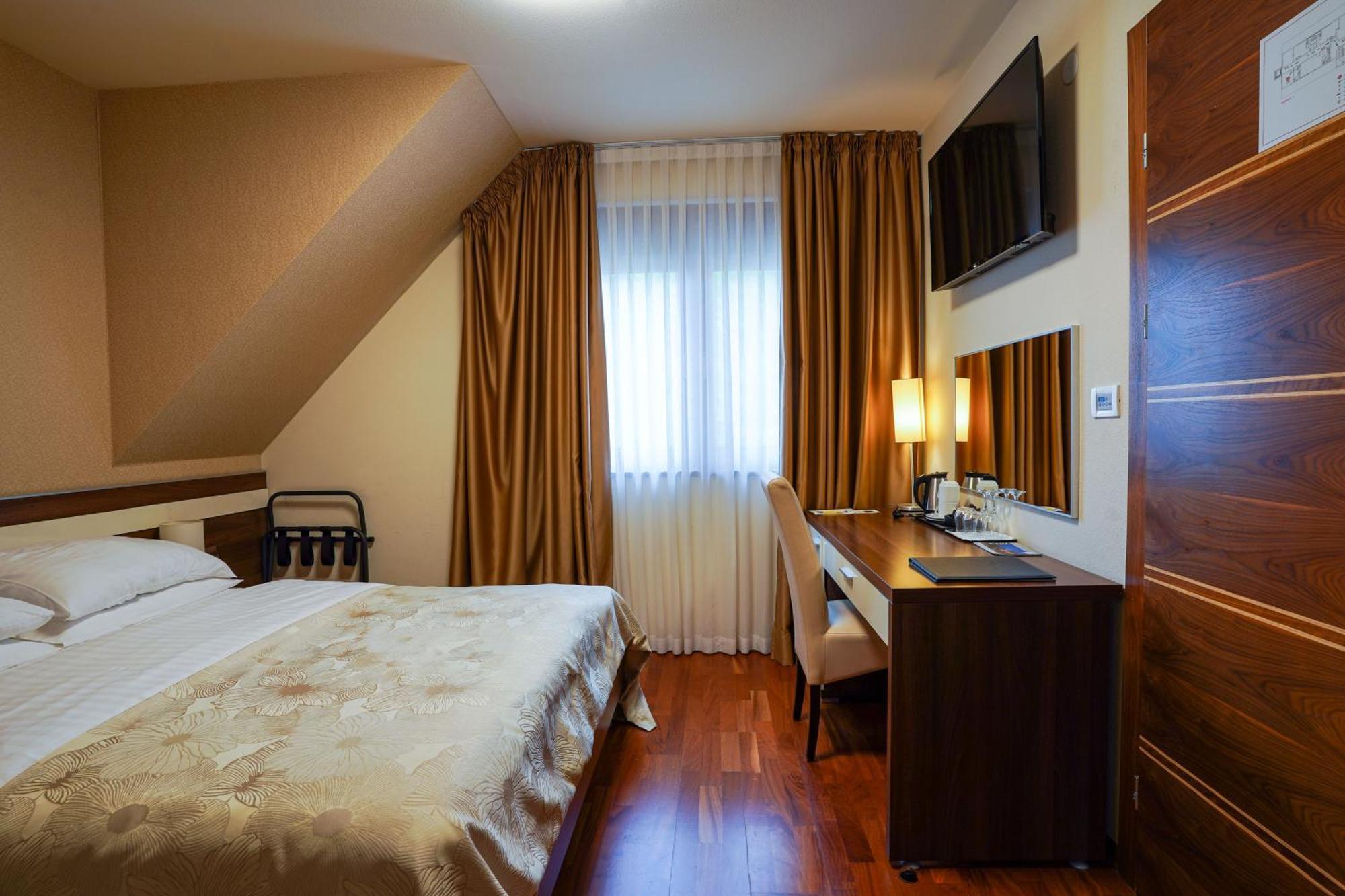 Hotel Degenija Selište Drežničko Zewnętrze zdjęcie