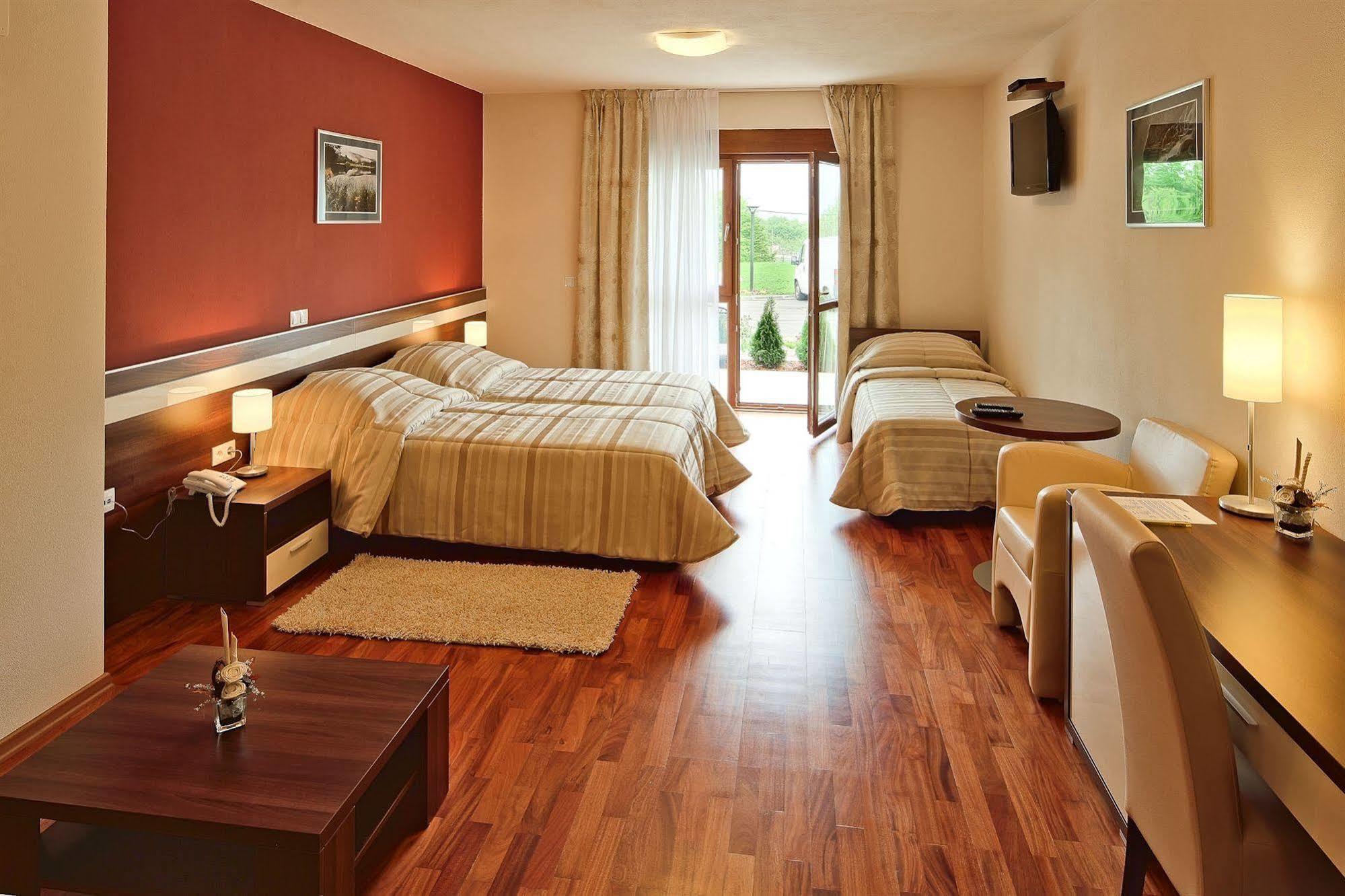 Hotel Degenija Selište Drežničko Zewnętrze zdjęcie