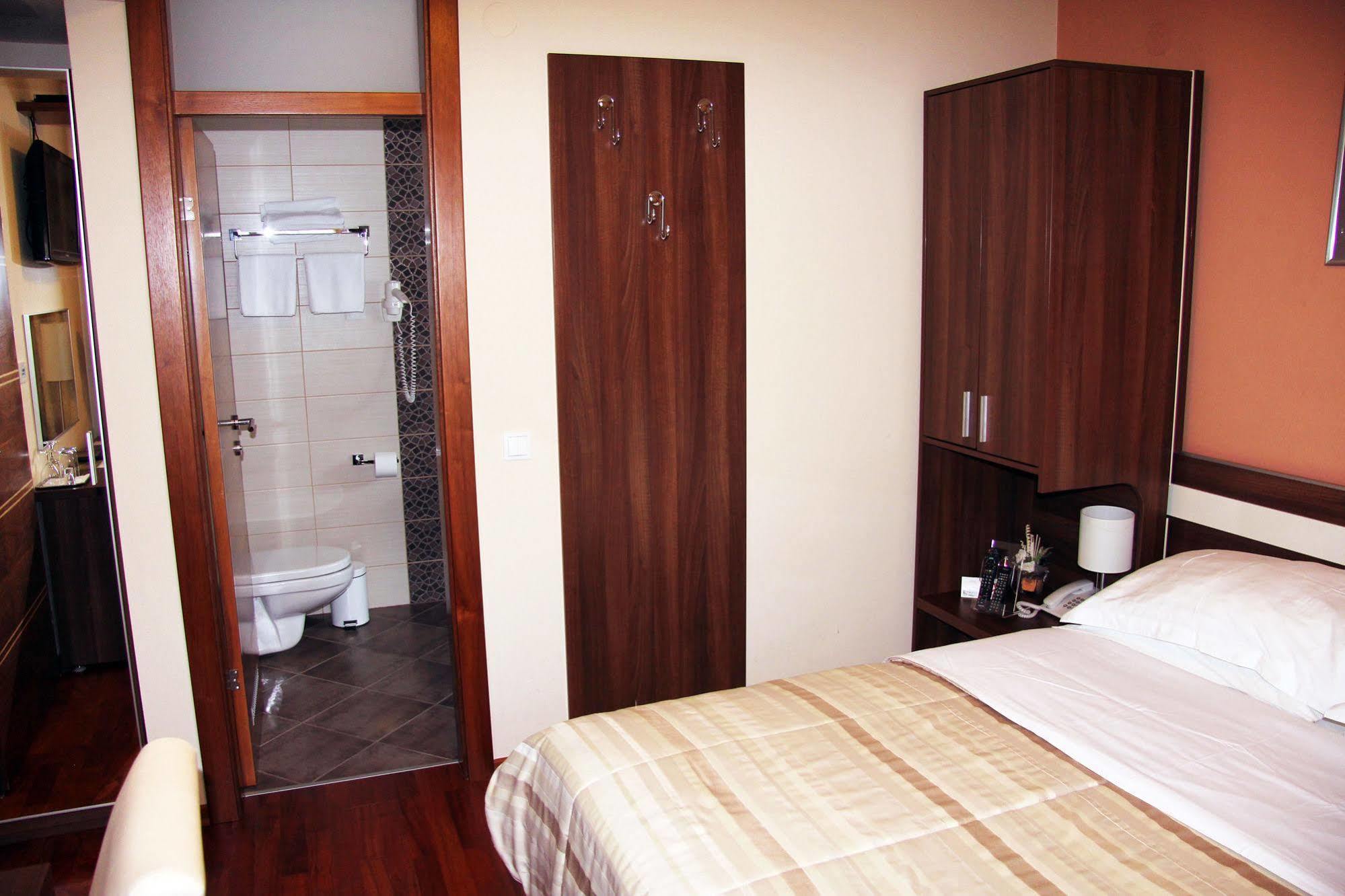 Hotel Degenija Selište Drežničko Zewnętrze zdjęcie